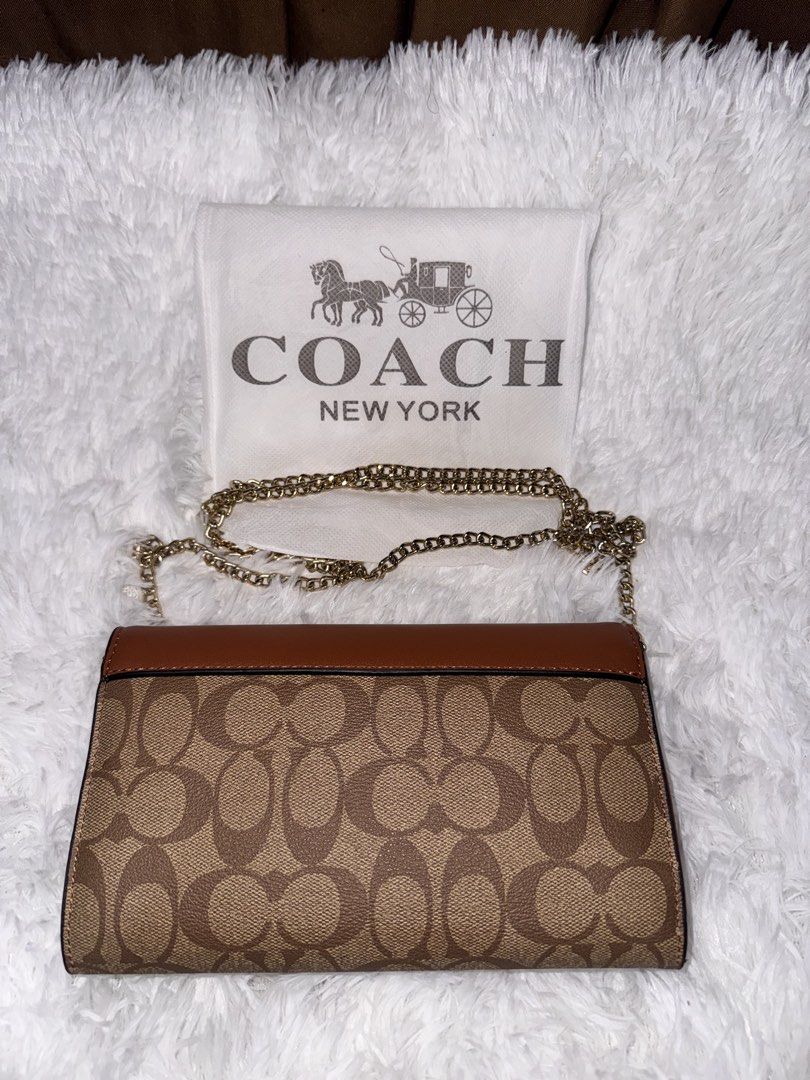 Coach Wallet with sling (off) with flaws (Category: Wallets & Card holders) located in Pasay City. Submitted by kiwimango03 (Listing ID 1470253518, Image 2). Description: Selling coach wallet with sling not auth With flaws as shown in photos (can be repaint) Super new pa never pa nagamit nagbakbak slight yung leatherette :( .