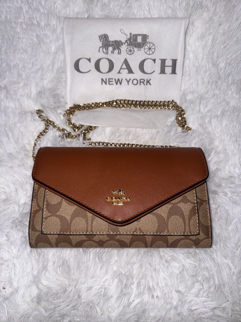 Coach Wallet with sling (off) with flaws (Category: Wallets & Card holders) located in Pasay City. Submitted by kiwimango03 (Listing ID 1470253518, Image 1). Description: Selling coach wallet with sling not auth With flaws as shown in photos (can be repaint) Super new pa never pa nagamit nagbakbak slight yung leatherette :( .