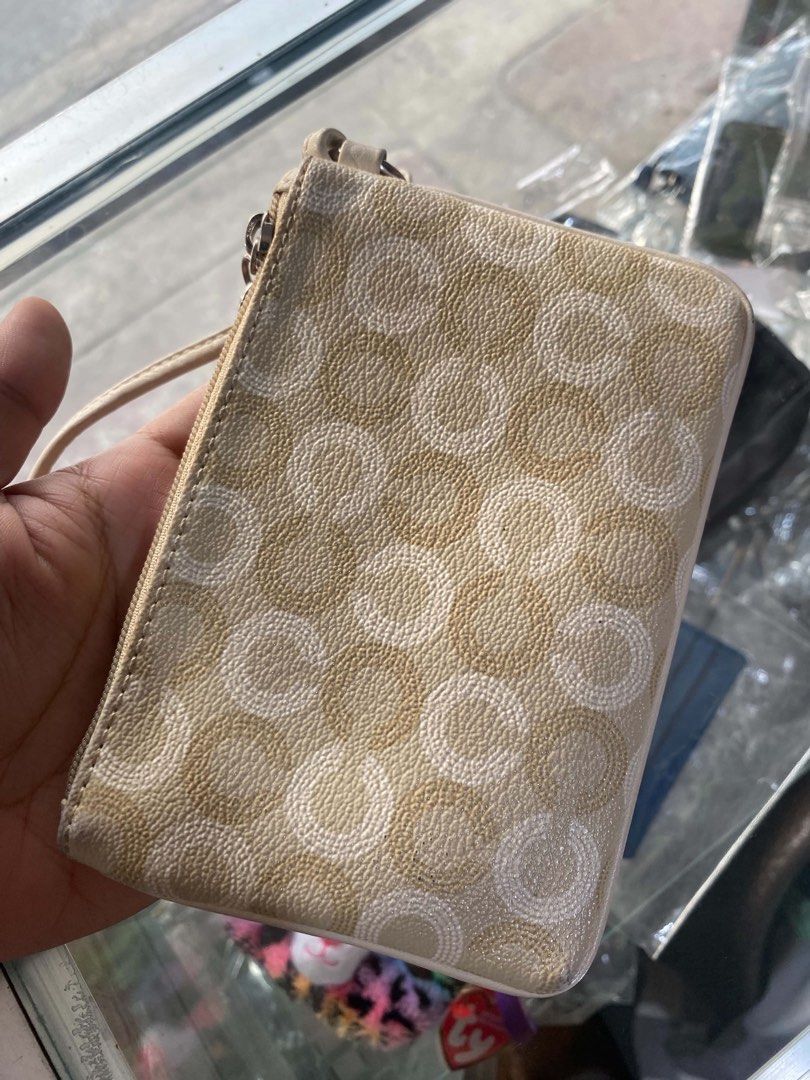 coach wristlet (Category: Wallets & Card holders) located in Quezon City. Submitted by mariamaharba7798 (Listing ID 1470236428, Image 2). Description: .