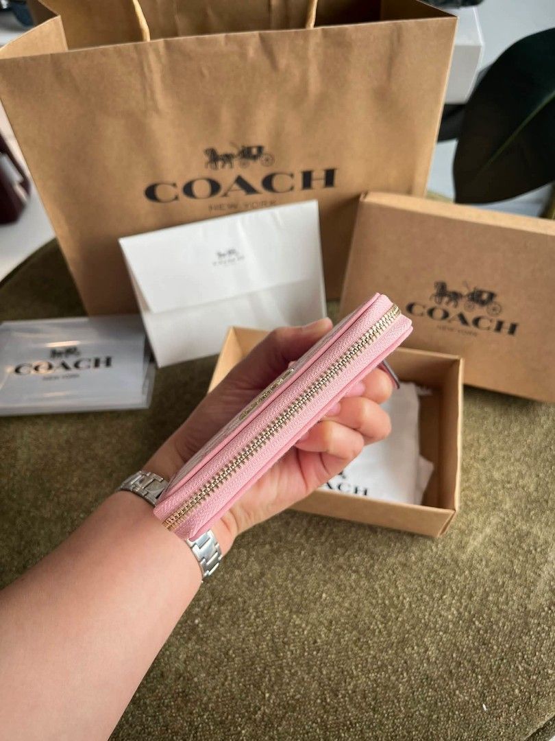 Coach Zip Around Wallet in Signature (Category: Wallets & Card holders) located in Quezon City. Submitted by bagsboutiqueph (Listing ID 1470171731, Image 3). Description: LAST PRICE POSTED. LIMITED STOCKS! BRANDNEW WITH INCLUSIONS. COLOR MAY SLIGHTLY VARY IN ACTUAL DUE TO LIGHTING AND CAMERA SETTING. OTHER PHOTOS WILL BE SEND DURING PURCHASE AND FOR SURE BUYERS ONLY. WHEN IN DOUBT, DO NOT ORDER. THANK YOU..