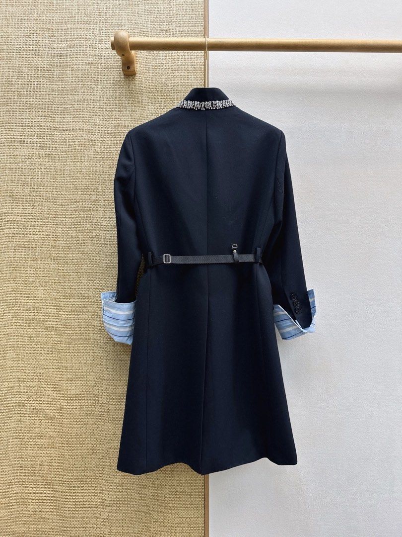 Coat oeo7 (Category: Coats, Jackets and Outerwear) located in Singapore. Submitted by yejasmine (Listing ID 1470180712, Image 10). Description: .