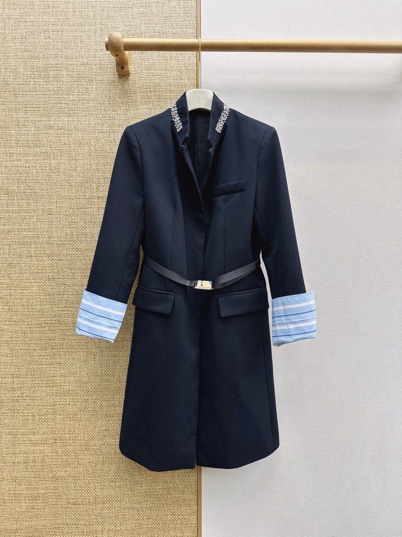 Coat oeo7 (Category: Coats, Jackets and Outerwear) located in Singapore. Submitted by yejasmine (Listing ID 1470180712, Image 2). Description: .