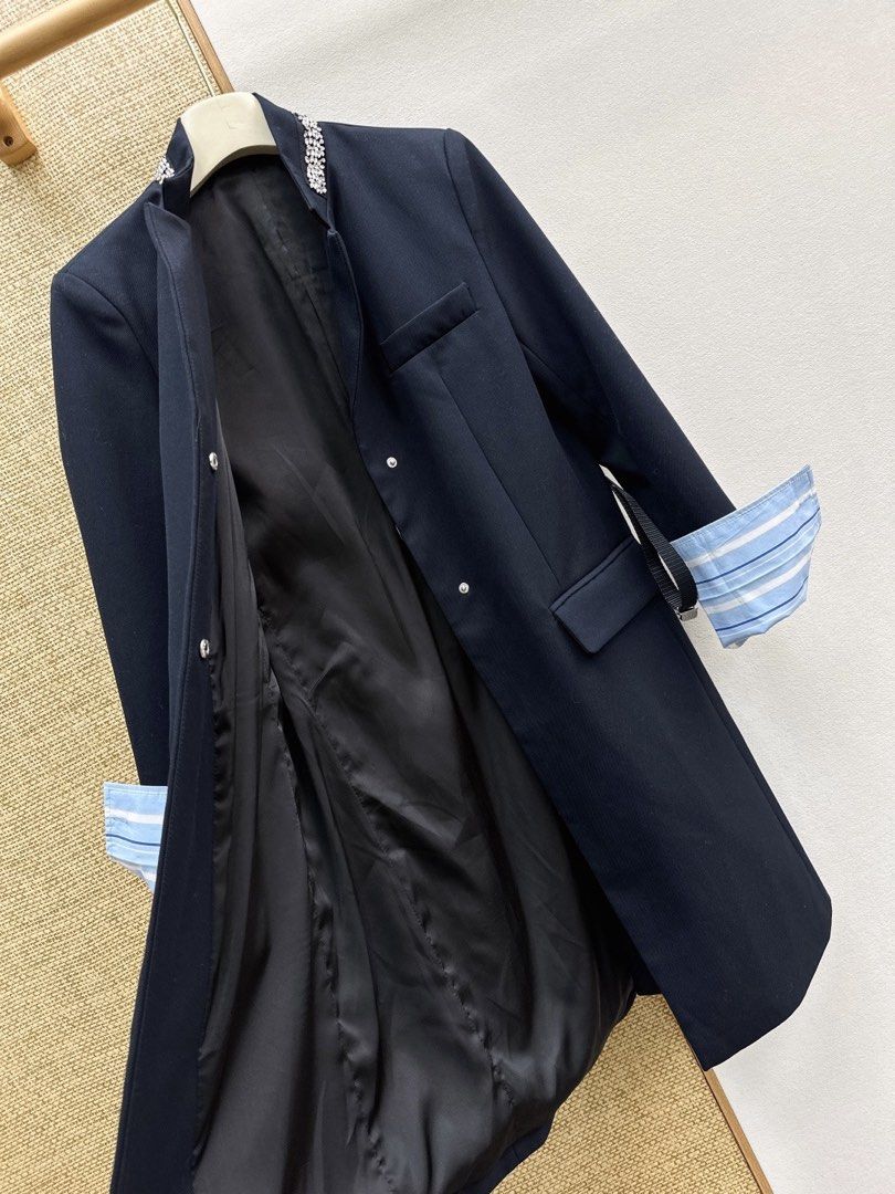 Coat oeo7 (Category: Coats, Jackets and Outerwear) located in Singapore. Submitted by yejasmine (Listing ID 1470180712, Image 9). Description: .