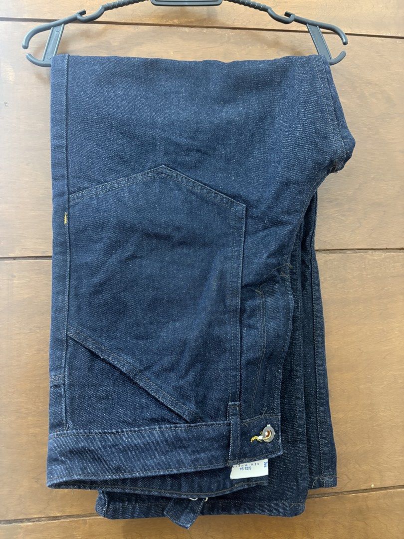 Code Blue Denimwear Dark Wash Jeans Size 34 (Category: Jeans) located in Muntinlupa City. Submitted by closetfinds_ph_952 (Listing ID 1470273837, Image 2). Description: -Brand: Code Blue from SM Dept Store -Barrel Pants for Men - Size: 34 waist - Wash: Dark indigo / dark wash denim - Details: Workwear style front and back patch pockets - Feature: Cinch back strap with metal buckle - Stitching: Contrasting yellow stitch details - Closure: Button f