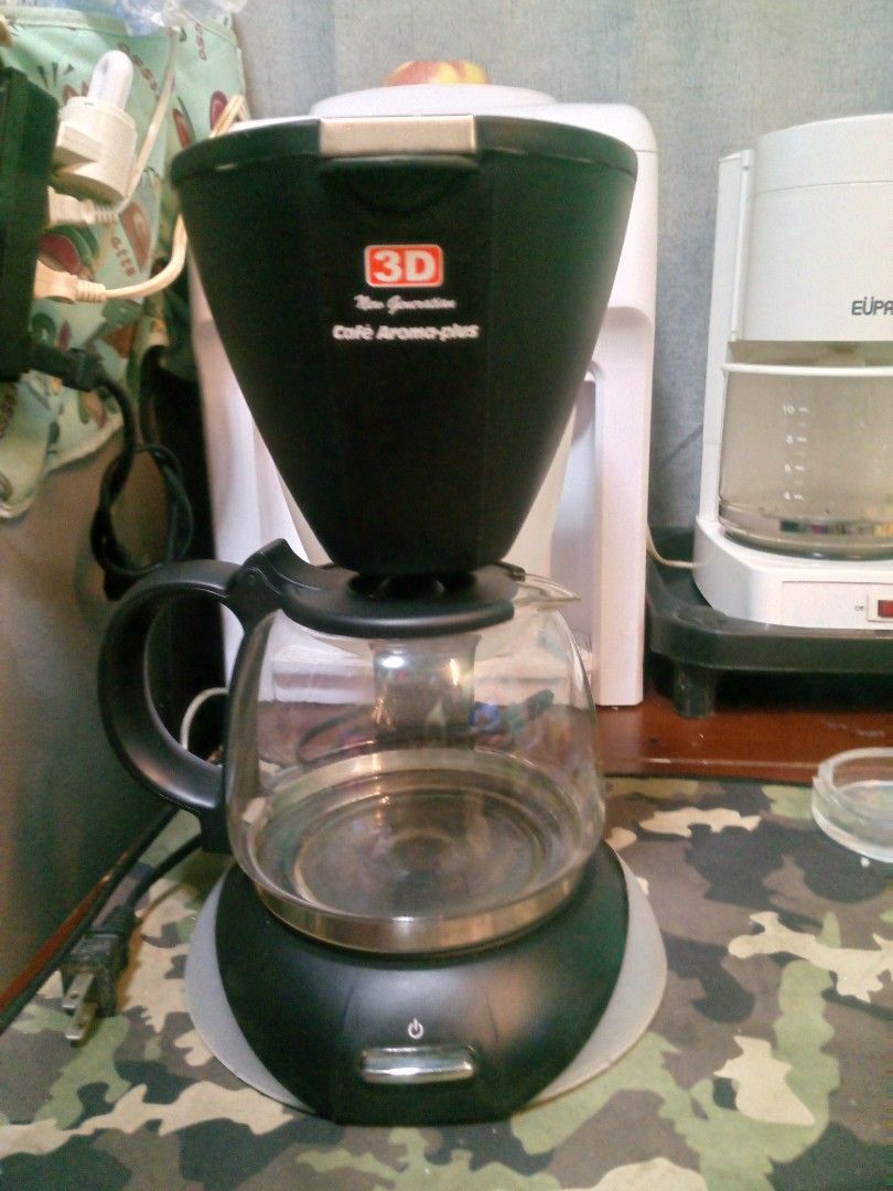 coffee maker (Category: Coffee Machines & Makers) located in Manila. Submitted by mjfinds.ph (Listing ID 1470342902, Image 2). Description: ☕ FOR SALE: 3D COFFEE MAKER 💰 ₱500 — Negotiable ✅ Black coffee maker ✅ Glass coffee pot included ✅ Compact design for home use Perfect for your daily coffee! ☕❤️ 📍 Location: pasay city 🚚 Delivery: Buyer’s expense 📩 Message me if interested! Condition: Please confirm if tested and working before posting..