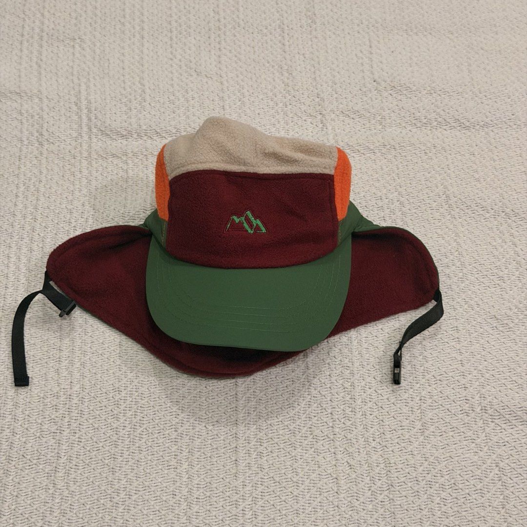 Colorblock fleece winter cap with ear flaps (Category: Caps & Hats) located in Makati City. Submitted by banshee1411 (Listing ID 1470266017, Image 1). Description: Warm and soft textured fleece material.