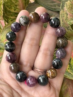 (Category: ) located in . Submitted by selling_low_by_bella_ben (Listing ID 1470172249, Image 1). Description: .
