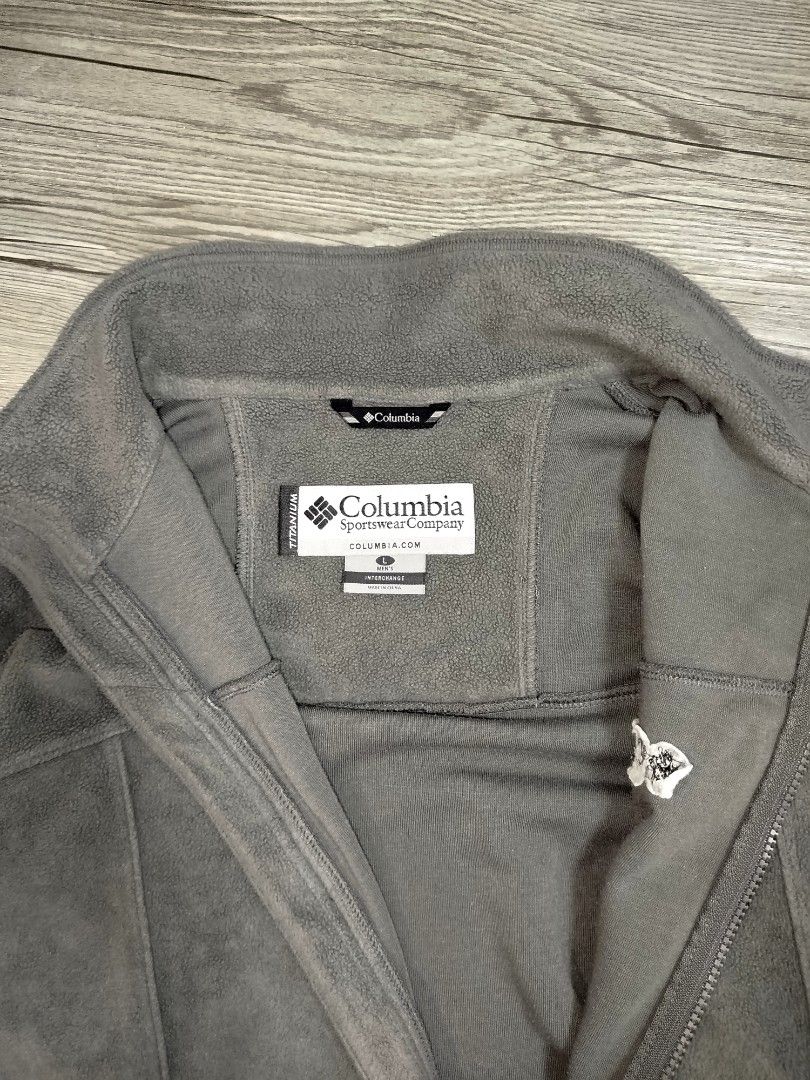 COLUMBIA (Category: Coats, Jackets and Outerwear) located in Quezon City. Submitted by y2k_thriftkid (Listing ID 1470162549, Image 3). Description: 🔥 COLUMBIA TITANIUM FLEECE JACKET 🔥 ❄️ Premium outdoor wear | Clean minimalist look 🩶 Classic gray color — easy to style 🧥 Full zip-up with high collar ✨ Perfect for daily wear, outdoor activities & Y2K fits 💯 AUTHENTICITY SUBJECT TO VERIFICATION 📏 Size: LARGE 💰 Price: 888 📩 First mine, first 