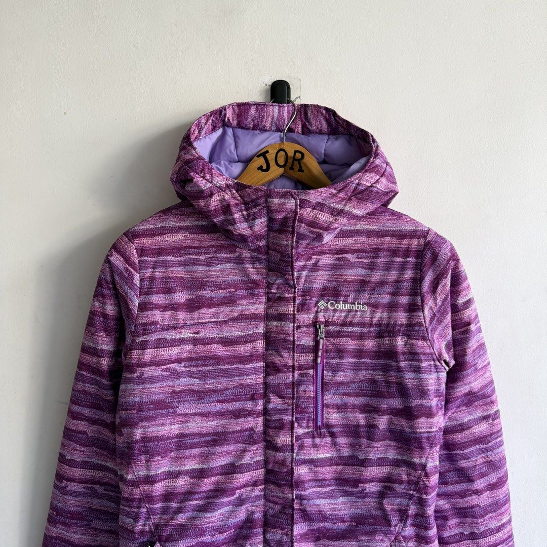 Columbia Alpine Free Fall ll Puffer Jacket (Category: Coats, Jackets and Outerwear) located in San Fernando. Submitted by jorjorr (Listing ID 1470328448, Image 2). Description: Columbia Alpine Free Fall ll Puffer Jacket Original 💯 Medium on tag 19.5 width 26 length Best fit small to medium womens Excellent condition No issue P1,599.