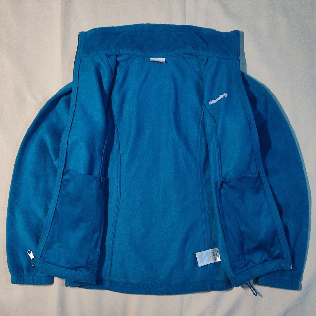 COLUMBIA FULLZIP FLEECE JACKET MEN (Category: Coats, Jackets and Outerwear) located in Tarlac. Submitted by joel_dat_kom_187 (Listing ID 1470304653, Image 3). Description: COLUMBIA FULLZIP FLEECE JACKET MEN EXCELLENT As CONDITION 20w x 25L ( MEDIUM ) 10/10 colorate 10/10 condition NO ISSUE ❌.
