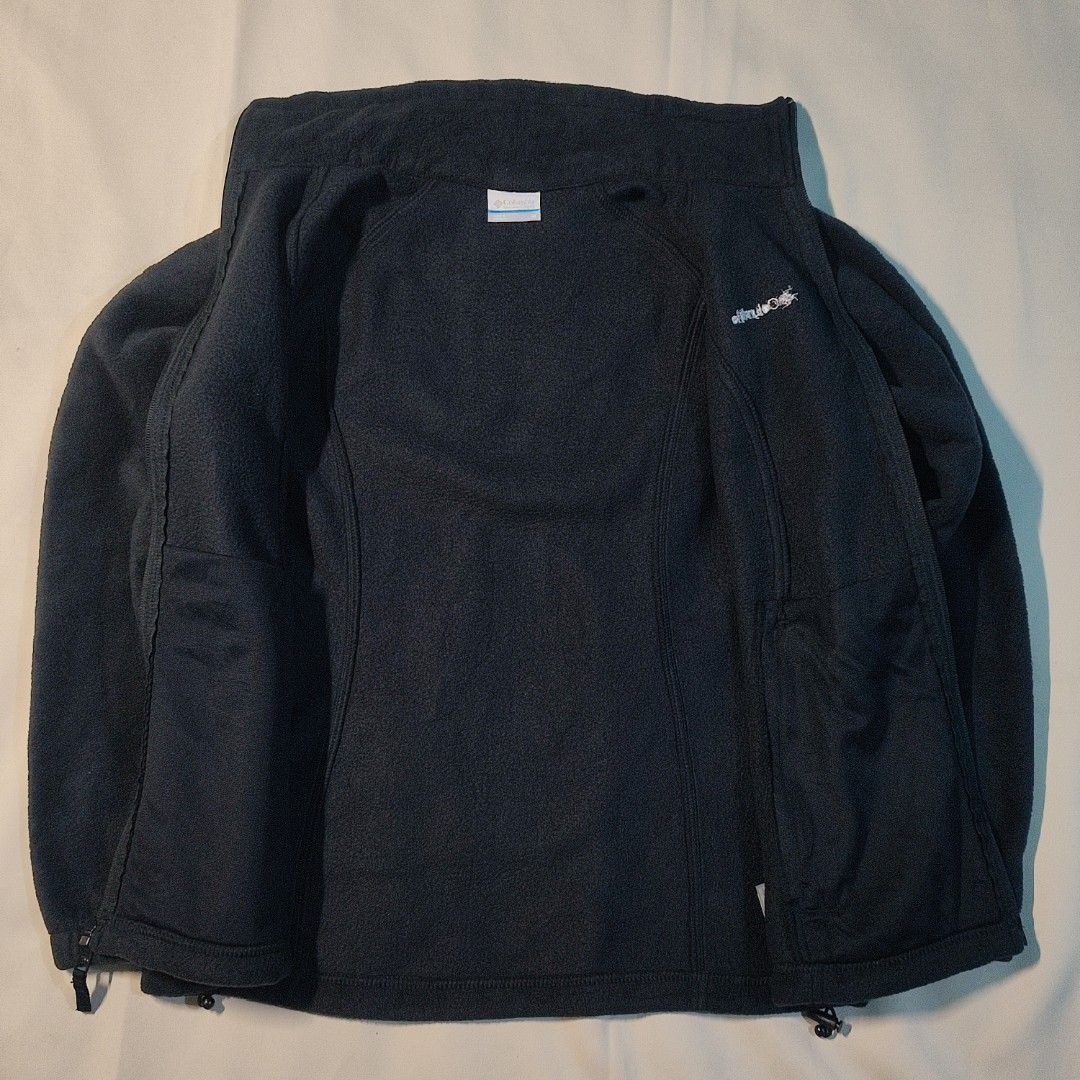 COLUMBIA FULLZIP FLEECE JACKET MEN (Category: Coats, Jackets and Outerwear) located in Tarlac. Submitted by joel_dat_kom_187 (Listing ID 1470305140, Image 3). Description: COLUMBIA FULLZIP FLEECE JACKET MEN EXCELLENT USED CONDITION 20.5w x 25L ( MEDIUM ) 9.8/10 COLORATE 9.8/10 CONDITION NO ISSUE ❌.