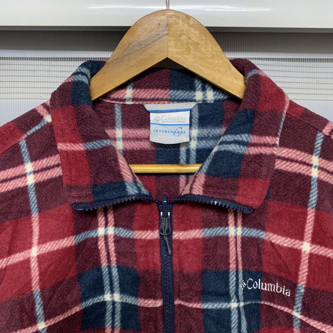 Columbia Interchange Deep Pile Multicolor Fleece Jacket (Category: Coats, Jackets and Outerwear) located in Butuan. Submitted by 8600_recycled.hyp3 (Listing ID 1470288503, Image 3). Description: L on tag 22.5W x 27L Like new condition Flawless 1500.