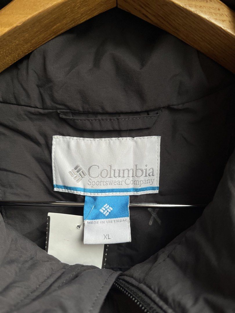 Columbia Omni-Tech Packable Hood Jacket (Category: Coats, Jackets and Outerwear) located in Balamban. Submitted by just_findss (Listing ID 1470258151, Image 3). Description: Columbia Omni-Tech Packable Hood Jacket Excellent Condition XL on tag Dimes 25W / 29L Color Rate 10/10 NO ISSUE.