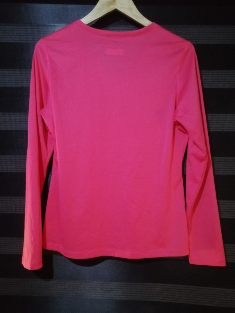 Columbia omni-wick (Category: Activewear) located in Caloocan City. Submitted by anthriftdepot (Listing ID 1470301600, Image 2). Description: Dimes 22x19.5 (medium on tag) Excellent condition Color rate 9.5 /10 No issue See photo for reference North Caloocan area.