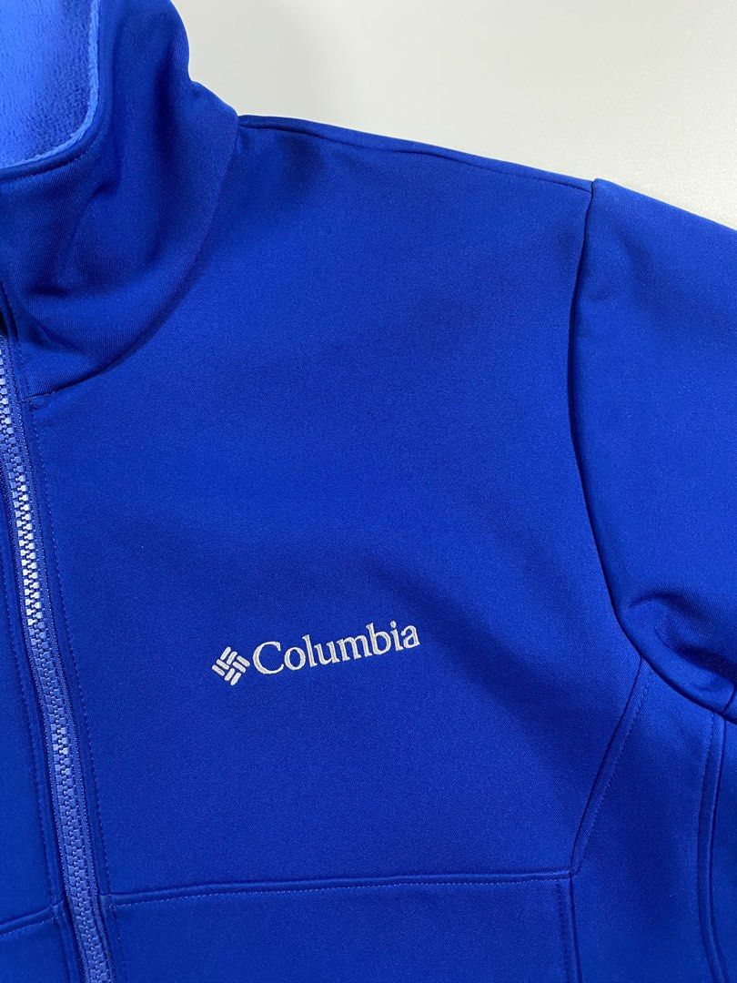 Columbia Softshell Jacket Mens (Medium) (Category: Coats, Jackets and Outerwear) located in Porac. Submitted by pepasoutdooressentials (Listing ID 1470224064, Image 3). Description: Columbia Softshell Jacket Mens (Medium) - Omni-Shield - Water repellent Dimension Width: 21" Length: 27" Condition: Excellent Issue: None See pics for more details Color may vary due to lighting Location: Pampanga Disclaimer: Not associated/affiliated to posted brands