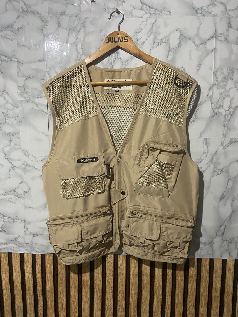 Columbia Vest (Category: Coats, Jackets and Outerwear) located in San Fernando. Submitted by julz_tanz (Listing ID 1470258479, Image 1). Description: Columbia Vest 23 x 25 Dimension Good As New 10/10 Colorate No Issue / No Flaws 750 + sf only Unli Vouch / Video Call For Safety Location : San Fernando Cebu Can Shipped Nationwide .