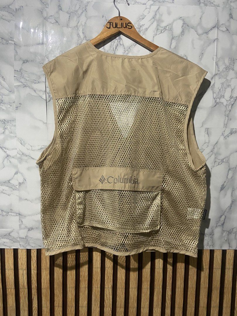 Columbia Vest (Category: Coats, Jackets and Outerwear) located in San Fernando. Submitted by julz_tanz (Listing ID 1470258479, Image 2). Description: Columbia Vest 23 x 25 Dimension Good As New 10/10 Colorate No Issue / No Flaws 750 + sf only Unli Vouch / Video Call For Safety Location : San Fernando Cebu Can Shipped Nationwide .