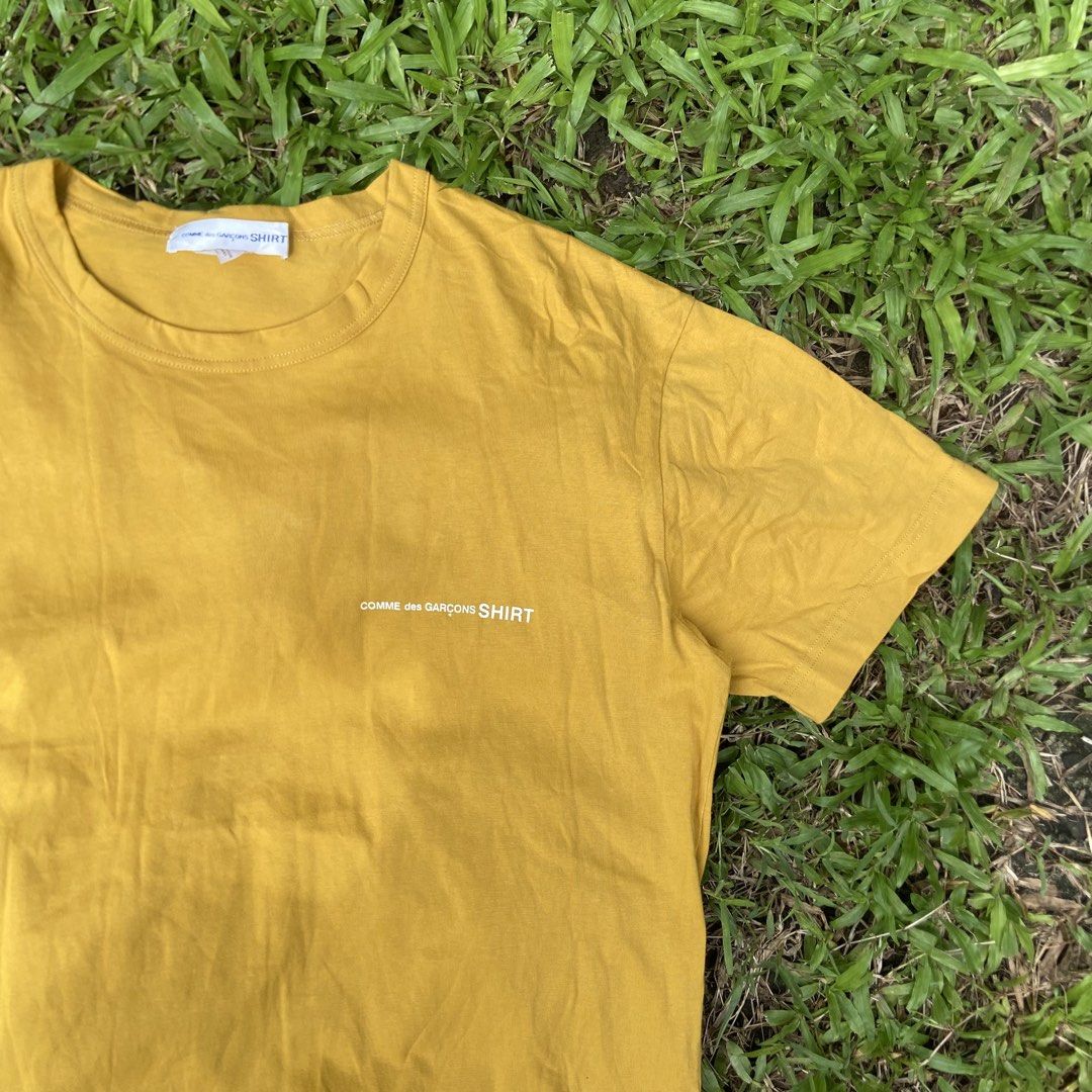 Comme des Garcons Basic logo (Category: Luxury Apparel) located in Dueñas. Submitted by d1gidoll (Listing ID 1470243662, Image 2). Description: 23 x 28 No flaws 10/10 Color rate Color: Mustard.
