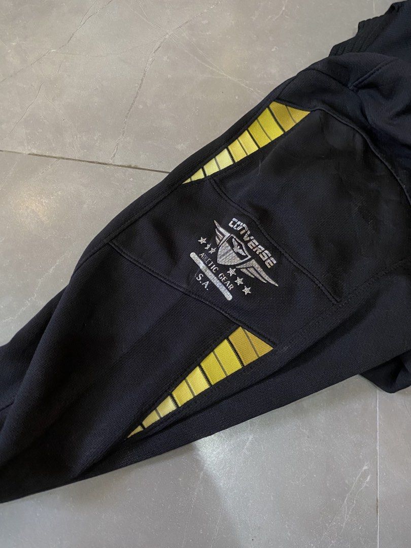 Converse 1990s Workwear Jacket (Category: Coats, Jackets and Outerwear) located in Cainta. Submitted by rurufinds (Listing ID 1470193066, Image 3). Description: Converse 1990s ZETT Track Jacket Pristine Condition Boxy Crop Fit -L: 23 -W: 23.5 Php 1299 + Sf.