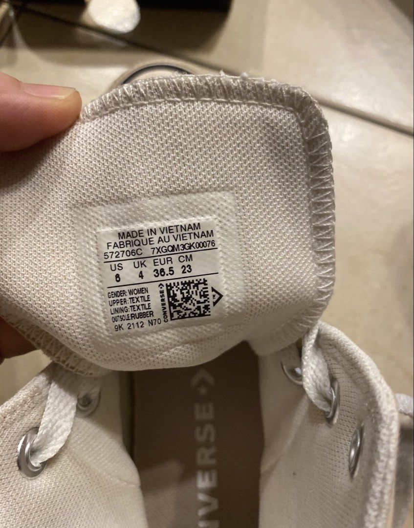 Converse high cut (Category: Sneakers) located in Singapore. Submitted by hthappyqq (Listing ID 1470200213, Image 2). Description: .
