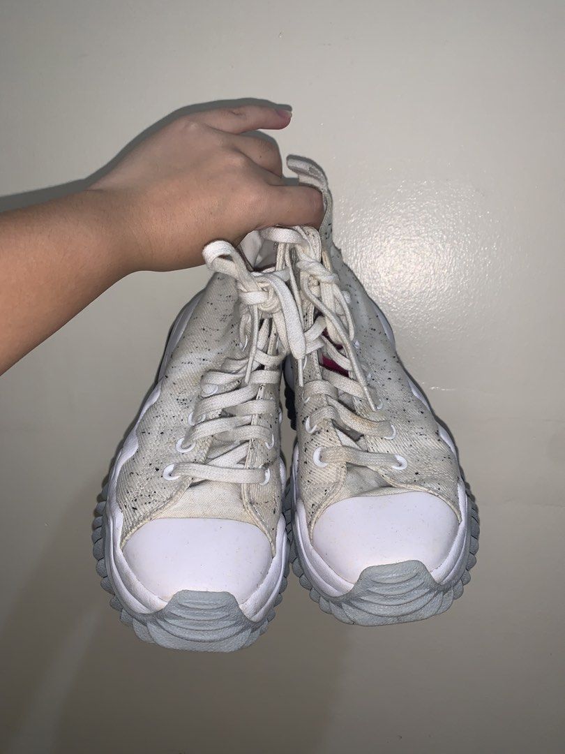 Converse Run Star Motion High Top Sneakers (Category: Sneakers) located in Los Banos. Submitted by dhannielle (Listing ID 1470198948, Image 2). Description: - Brand: Converse Run Star Motion High Top - Color: Off-white with black speckle pattern - Sole: Chunky zigzag platform (white, grey, and black) with bright pink heel star detail - Closure: Standard lace-up with white laces - Condition: Worn a few times, soles show light dirt from walking - S
