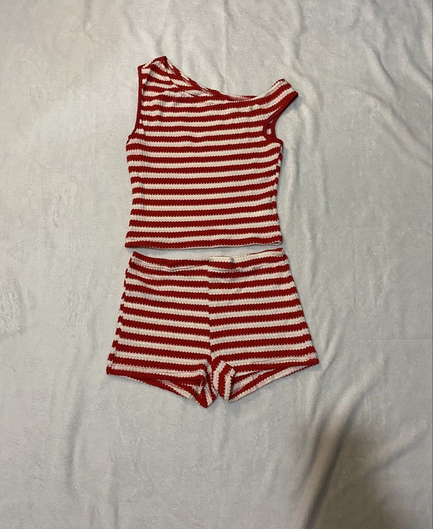 Coords shein (Category: Sets or Coordinates) located in Pasig City. Submitted by queensclothing (Listing ID 1470183894, Image 2). Description: Strechy medium on tag kaya small.