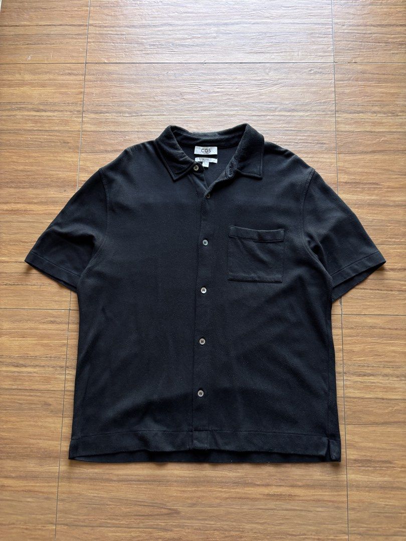 COS Button Up Polo (Category: Tshirts & Polo Shirts ) located in Davao. Submitted by spilled.bins (Listing ID 1470270963, Image 1). Description: COS Button Up Polo Relaxed Fit Width: 23in Length: 28.5in Boxy XL Measurement | Medium on Tag Lints Excellent Condition . Mine: ₱450 +shipping fee on top . Model Reference: Height: 5’5 feet Weight: 68kg.