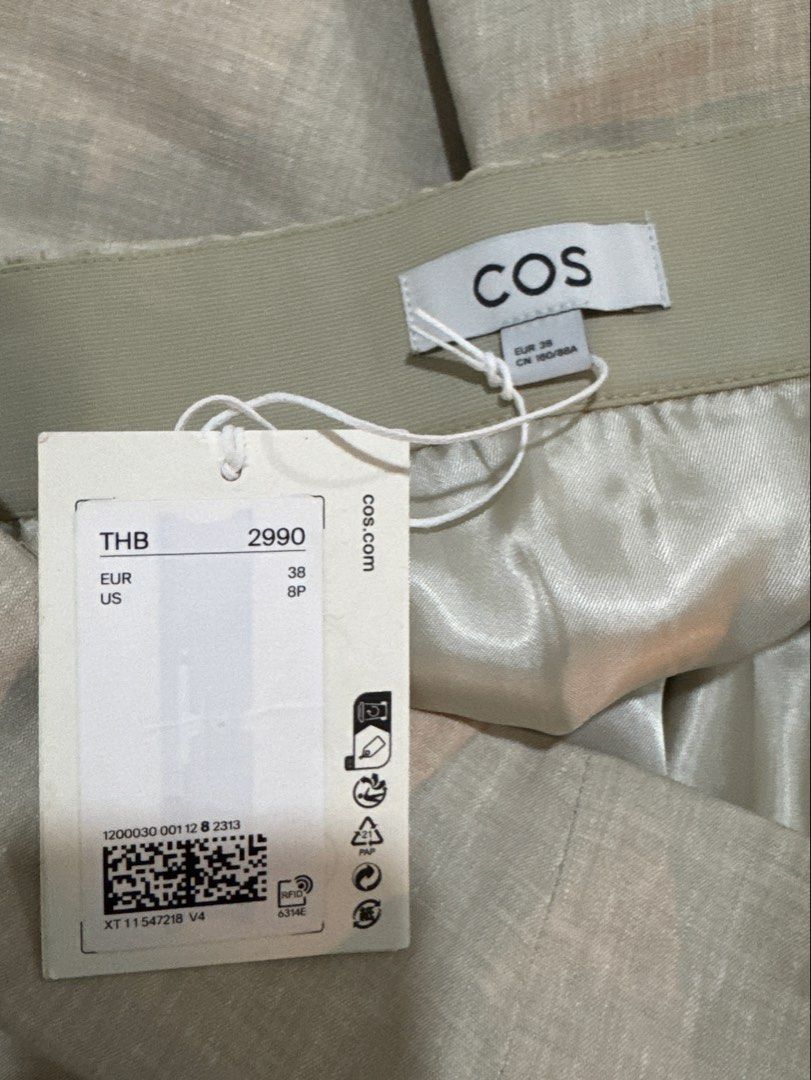 COS Linen-Blend Strapless Top (Category: Sleeveless) located in Manila. Submitted by ramoneybaloney (Listing ID 1470298615, Image 3). Description: Never used Bought in COS Bangkok Measurements: Length - 20” Waist - up to 30” Hem width/hips - up to 40”.