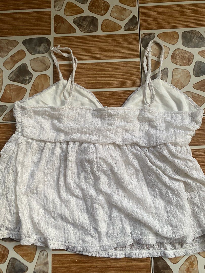 Cottagecore White Textured Top (Category: Sleeveless) located in Manila. Submitted by pchyomi (Listing ID 1470266348, Image 2). Description: length: 19 in bust: 30-36 in waist: 30-42 in.