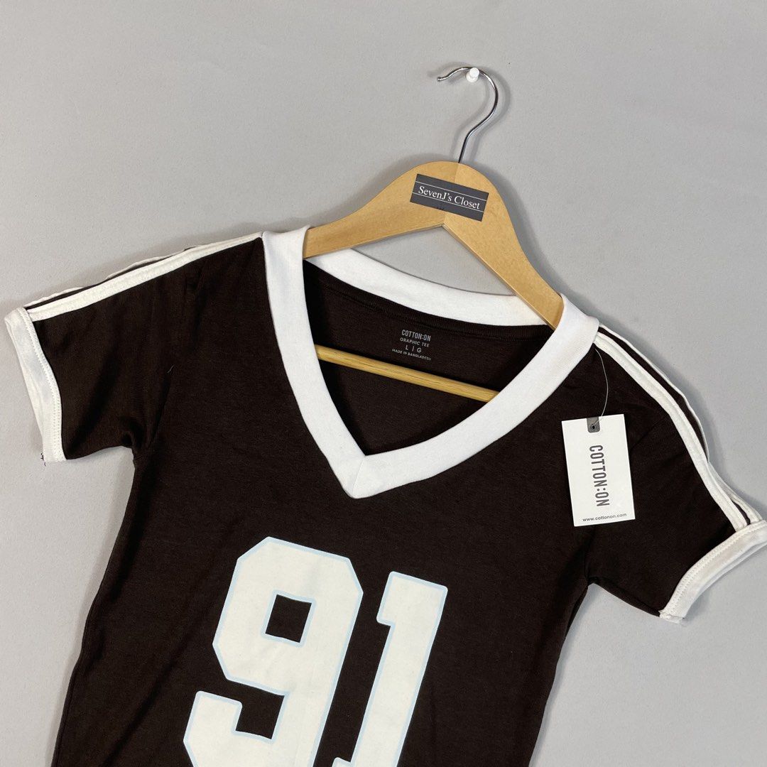 COTTON ON | Graphic Dark Brown 91 V-Neck Ringer Tee (Category: Shirts) located in Norzagaray. Submitted by sevenjscloset (Listing ID 1470283191, Image 2). Description: - Brand: Cotton On - Available: 3 Pieces - Sizes: Small, Large, XL •Small - (Length: 18 inches | Width: 12 inches) •Large - (Length: 20 inches | Width: 13 inches) •XL - (Length: 20.5 inches | Width: 13.5 inches) - Model Reference: 5’2” height , 50kg weight - Style: Dark brown v-nec