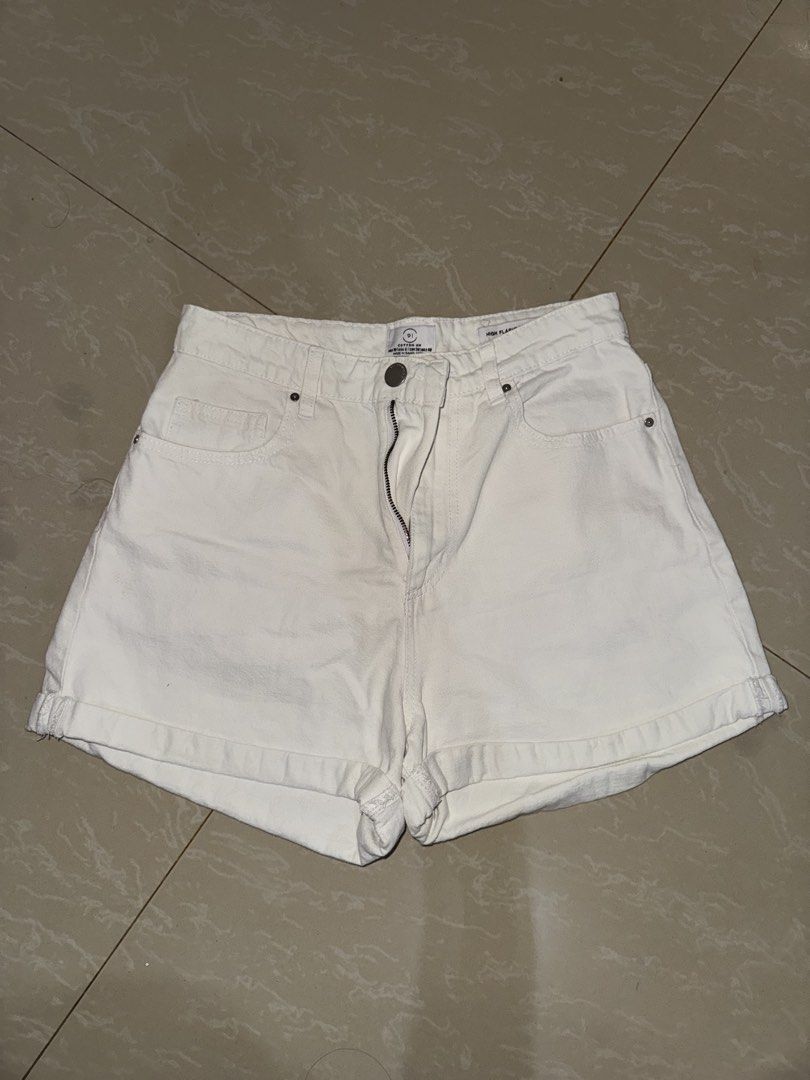 Cotton on shorts (Category: Shorts) located in Davao. Submitted by twogirlsapparel (Listing ID 1470251272, Image 1). Description: .