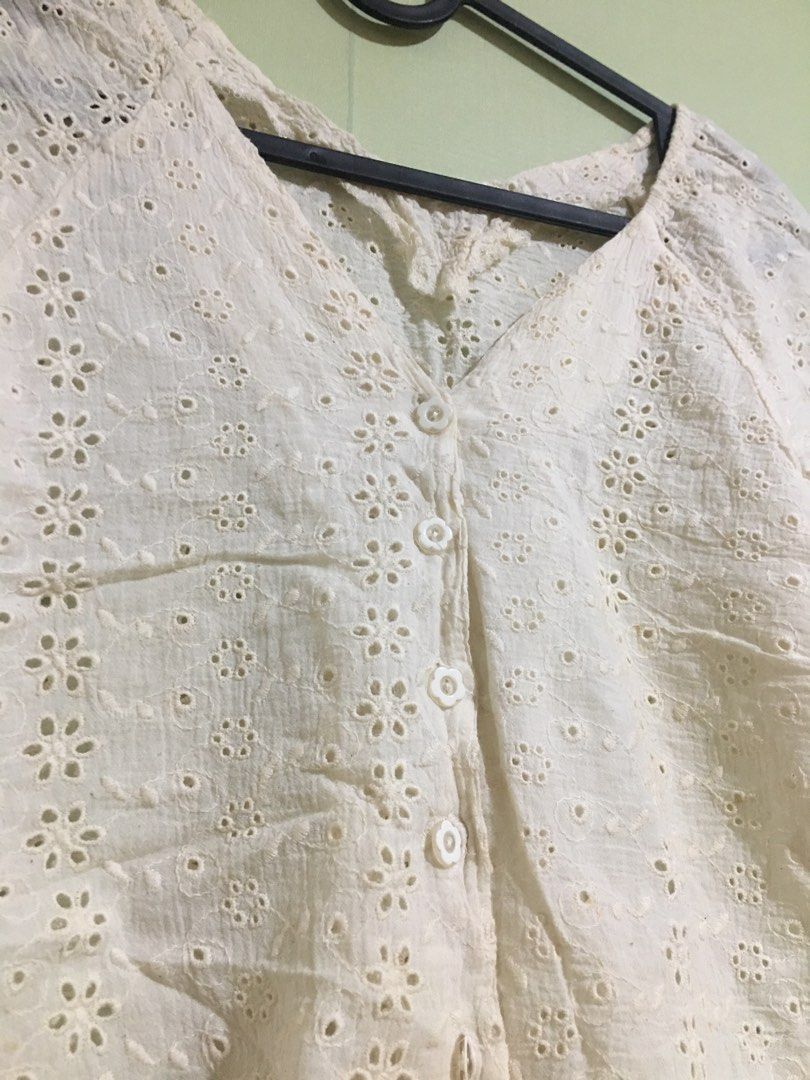 Cream Eyelet Cropped Top (Category: Blouses) located in Cabuyao City. Submitted by 4everblooms (Listing ID 1470275224, Image 2). Description: - Size: Small to Semi-med - Details: Puffed sleeves and flower-shaped buttons - No issues mop: gcash/maribank only mod: jnt/ meet-up in nearby areas 🖇 dm me for more details.