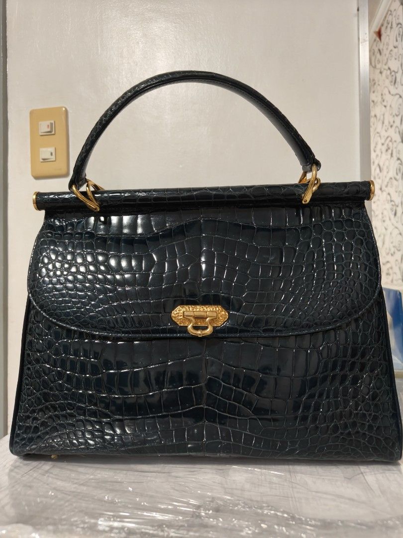 Crocodile kelly (Category: Luxury Bags & Wallets) located in Cagayan de Oro. Submitted by kebb12 (Listing ID 1470332786, Image 1). Description: Elevate your wardrobe with this stunning vintage top-handle handbag by independent Japanese designer TAEKO OHSHIMA. This piece features a classic structured silhouette reminiscent of timeless mid-century Kelly styles, making it perfect for both formal occasions and collectors of unique vintage fashion. It