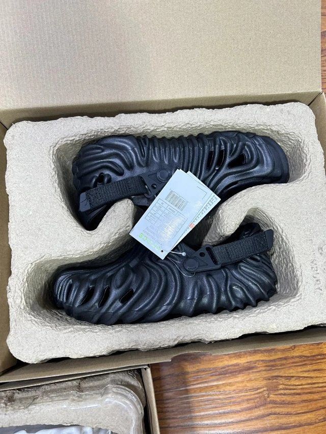 Crocs Pollex Clog (Category: Slippers & Slides) located in Quezon City. Submitted by CrazySNKR (Listing ID 1470182290, Image 3). Description: ‼️ Crocs Pollex Clog‼️ 📍Available sizes: 36-48euro 1-2 weeks ETA via Air freight ‼️Available for Cash on delivery 50% Downpayment Required ‼️ Quality check pictures will provide before shipping to ph 🇵🇭 Message us for inquiries! 🛒 #𝐂𝐫𝐚𝐳𝐲𝐬𝐧𝐤𝐫𝐋𝐚𝐠𝐮𝐧𝐚 #𝐔𝐀𝐩𝐚𝐢𝐫𝐬.