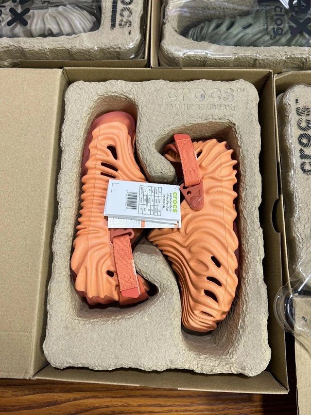 Crocs Pollex Clog (Category: Slippers & Slides) located in Quezon City. Submitted by CrazySNKR (Listing ID 1470182290, Image 2). Description: ‼️ Crocs Pollex Clog‼️ 📍Available sizes: 36-48euro 1-2 weeks ETA via Air freight ‼️Available for Cash on delivery 50% Downpayment Required ‼️ Quality check pictures will provide before shipping to ph 🇵🇭 Message us for inquiries! 🛒 #𝐂𝐫𝐚𝐳𝐲𝐬𝐧𝐤𝐫𝐋𝐚𝐠𝐮𝐧𝐚 #𝐔𝐀𝐩𝐚𝐢𝐫𝐬.