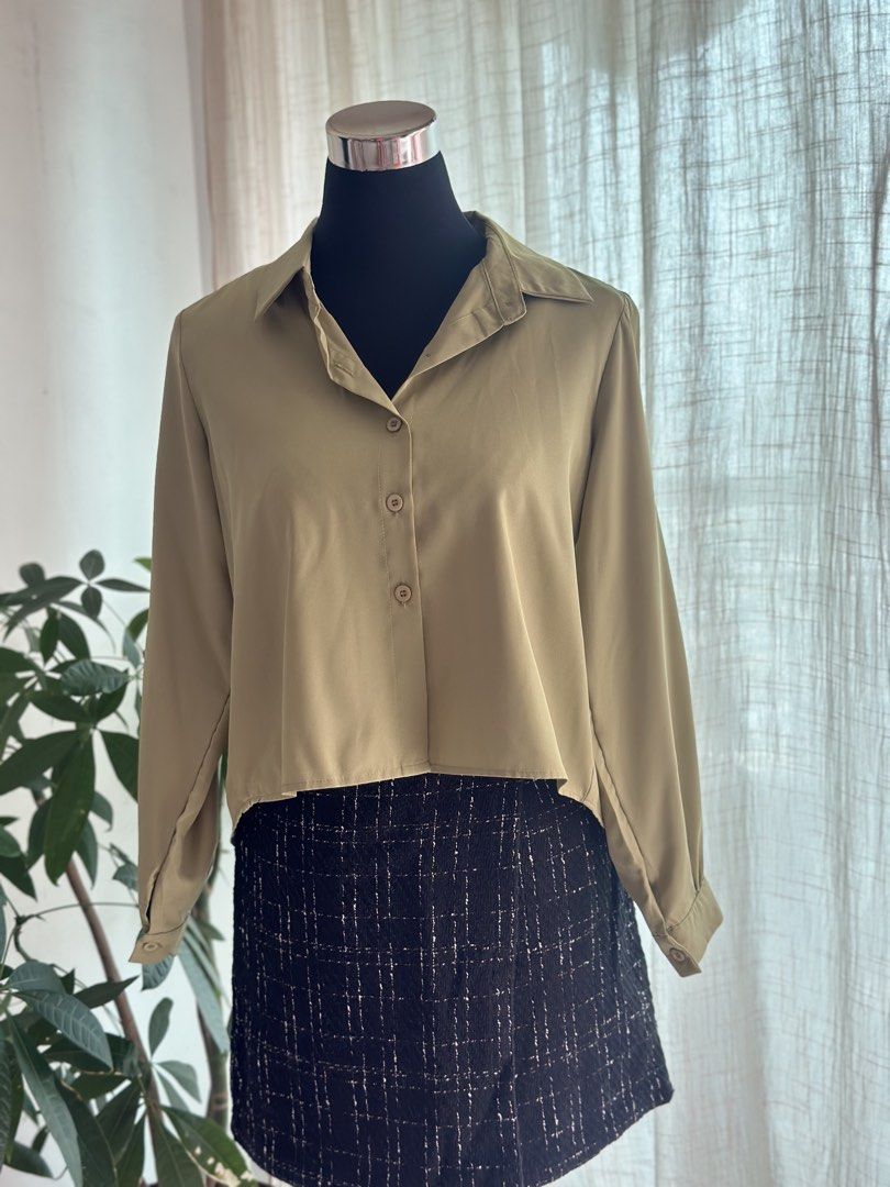 Cropped sleeve button-up crop blouse (Category: Longsleeves) located in Manila. Submitted by kwoooky (Listing ID 1470190811, Image 1). Description: Fit small to medium Wore once.