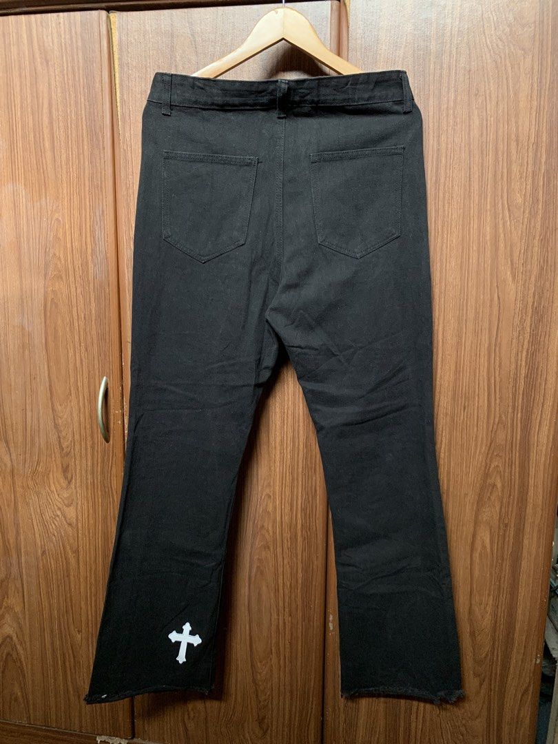 Cross Patched Jeans (Category: Jeans) located in Davao. Submitted by yokapaynds (Listing ID 1470287232, Image 3). Description: Waist 32 Length 41 LO- 11.