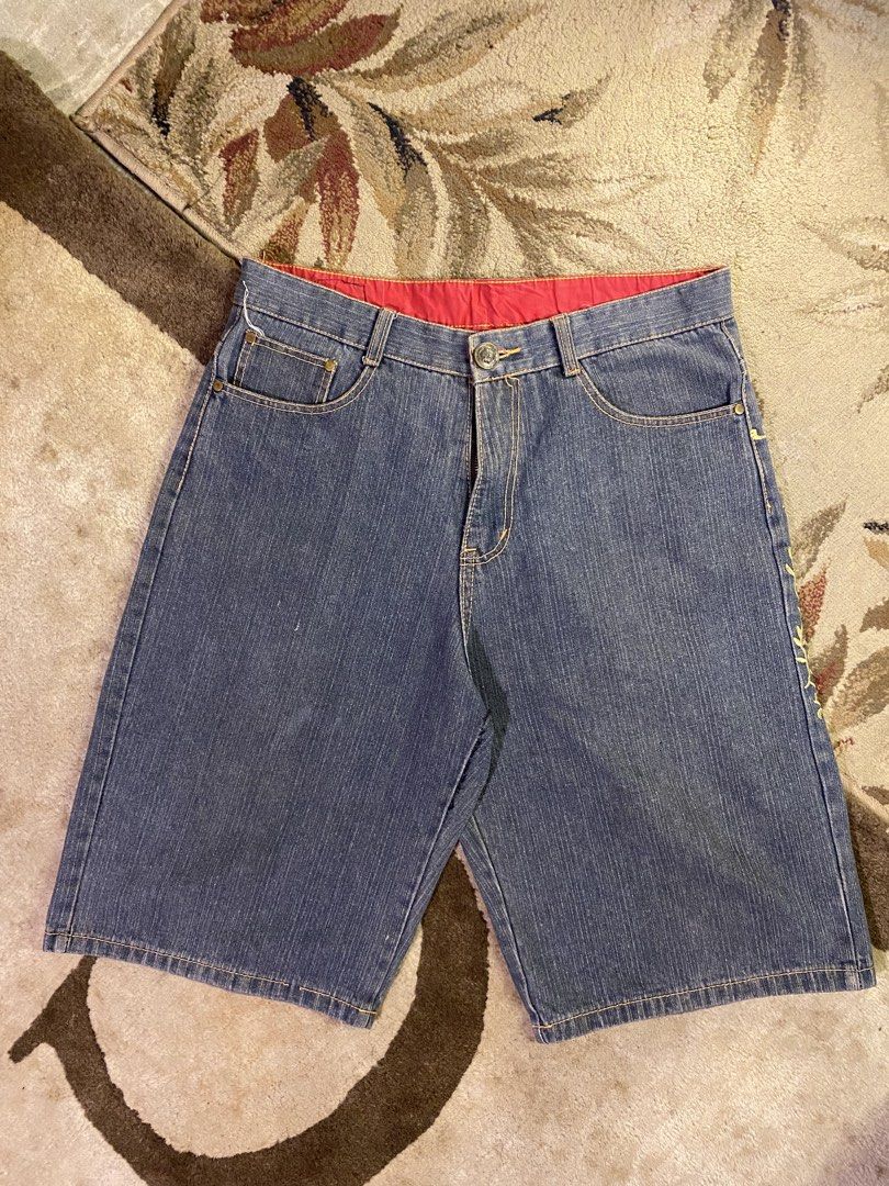 Crown Holder Authentic (Category: Shorts) located in Baguio. Submitted by where2wear.epbi (Listing ID 1470222004, Image 2). Description: 34*24*14*12 Authentic Cut Waist tag & Zipper Baguio Jnt Outside Baguio.