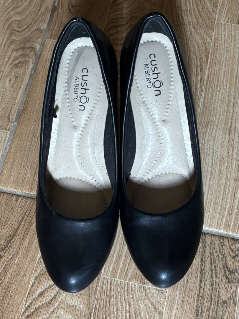 Cushion Alberto Black Heels Size 39 (Category: Heels) located in Quezon City. Submitted by slayange777 (Listing ID 1470188848, Image 1). Description: Mop: GCASH Loc: Fairview QC - Brand: Cushion Alberto - Style: Slip-on pump heels - Size: 39 - Color: Classic black - Features: Cushioned insoles for all-day comfort, solid block heel for stability - Ideal for: Work, office wear, and formal events - Condition: Great / Ready to wear.