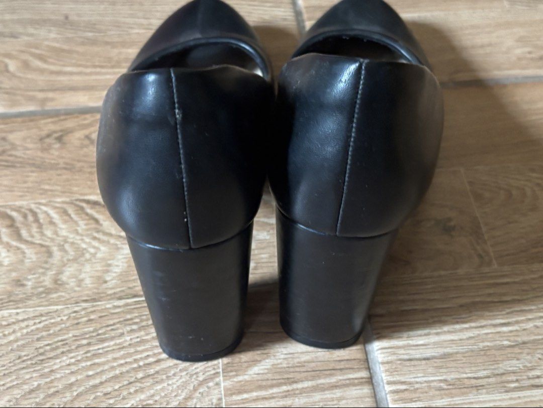 Cushion Alberto Black Heels Size 39 (Category: Heels) located in Quezon City. Submitted by slayange777 (Listing ID 1470188848, Image 2). Description: Mop: GCASH Loc: Fairview QC - Brand: Cushion Alberto - Style: Slip-on pump heels - Size: 39 - Color: Classic black - Features: Cushioned insoles for all-day comfort, solid block heel for stability - Ideal for: Work, office wear, and formal events - Condition: Great / Ready to wear.