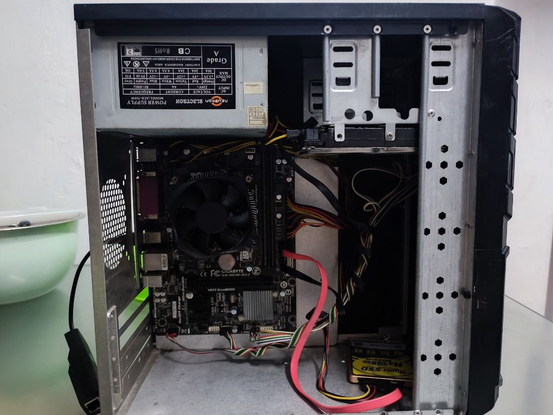 Intel 4th Gen System Unit (Category: Desktops) located in Manila. Submitted by kurohanajih (Listing ID 1470227801, Image 2). Description: PAKIBASA, NANDITO NA LAHAT. AUTO IGNORE SA HINDI MARUNONG MAG BASA. ------------------------------------------- Price is 2,800. Price is fixed. No refund. Matagal na po nakatambak. Pabenta lang kaya ayaw ma hassle kasi no profit for me. ------------------------------------------- Specs: i5-4670 Gigabyte GA-H81M
