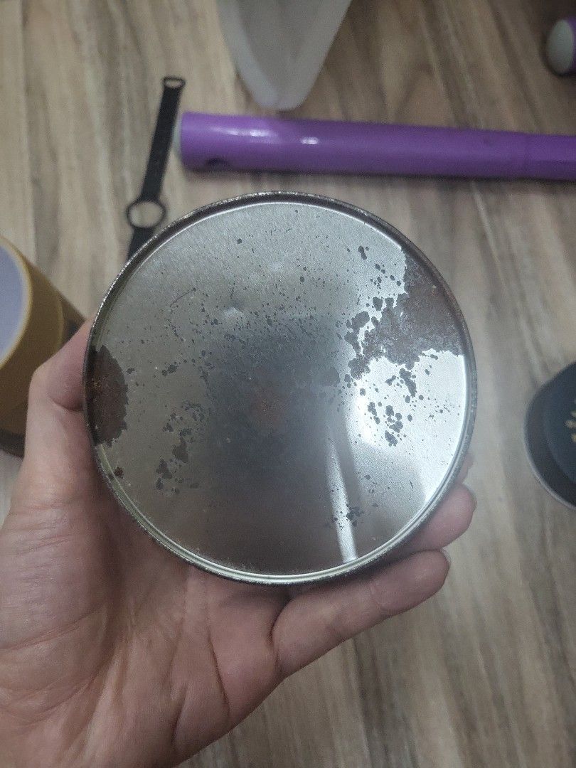 cute round tin can (Category: Accessory Holder, Box & Organizers) located in Caloocan City. Submitted by lynette1977 (Listing ID 1470222792, Image 3). Description: a bit rusted on the cover and inside.