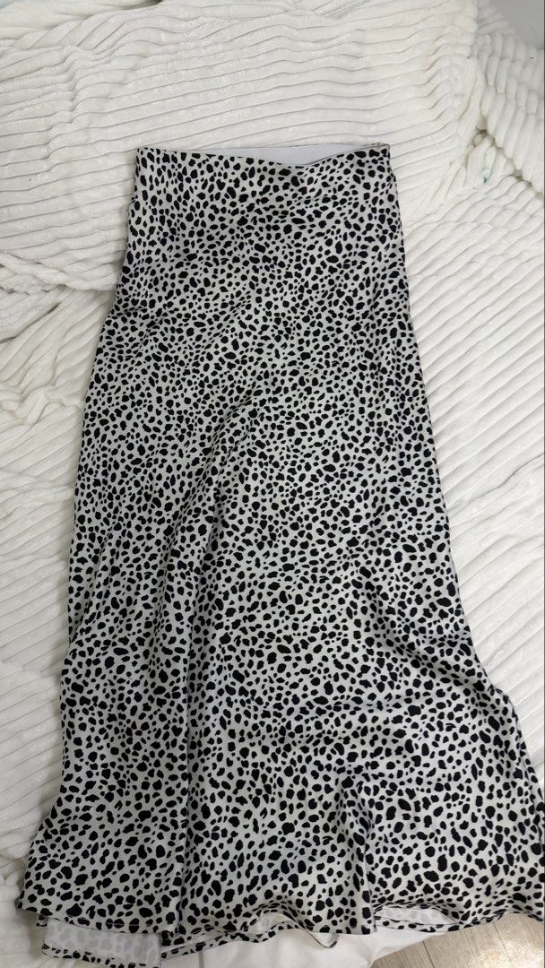 Dalmatian Print Midi Skirt with Side Zip (Category: Skirts) located in Rizal. Submitted by kianapreloves (Listing ID 1470237560, Image 1). Description: - Trendy black and white dalmatian animal print - Smooth, high-quality fabric with a flattering high-waisted fit - Hits right around mid-calf length - Concealed side zipper for a seamless look - Clean waistline with a structured inner band for extra comfort.