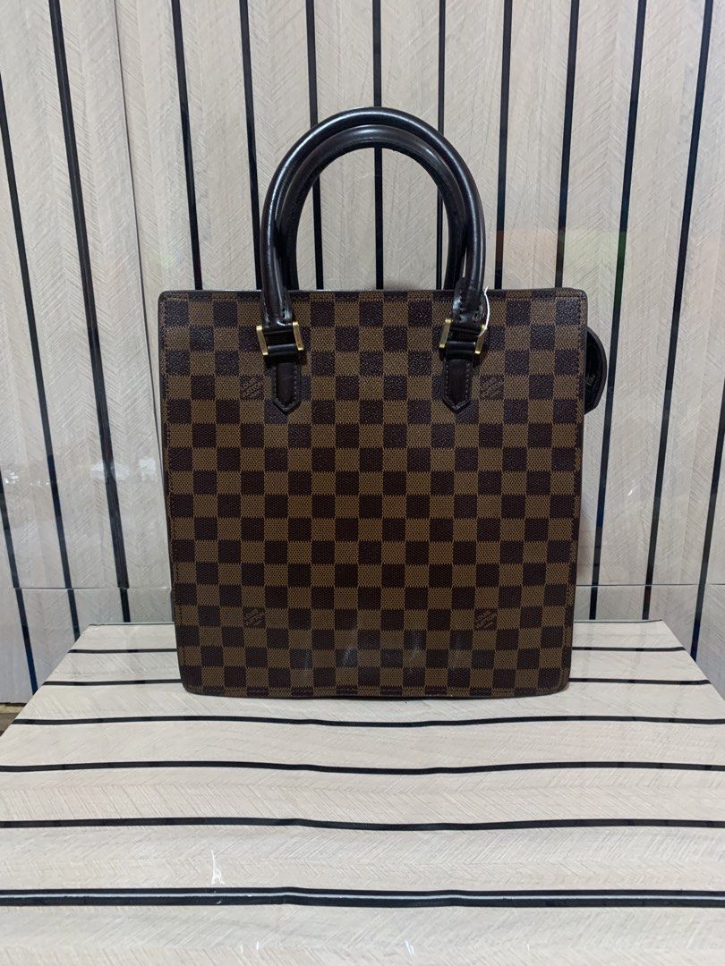 Damier Ebene Venice (Category: Clutches) located in San Fernando. Submitted by preluxuria_online_shop (Listing ID 1470278161, Image 2). Description: .