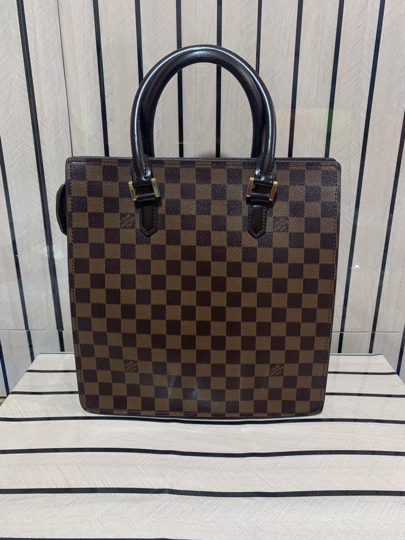 Damier Ebene Venice (Category: Clutches) located in San Fernando. Submitted by preluxuria_online_shop (Listing ID 1470278161, Image 1). Description: .