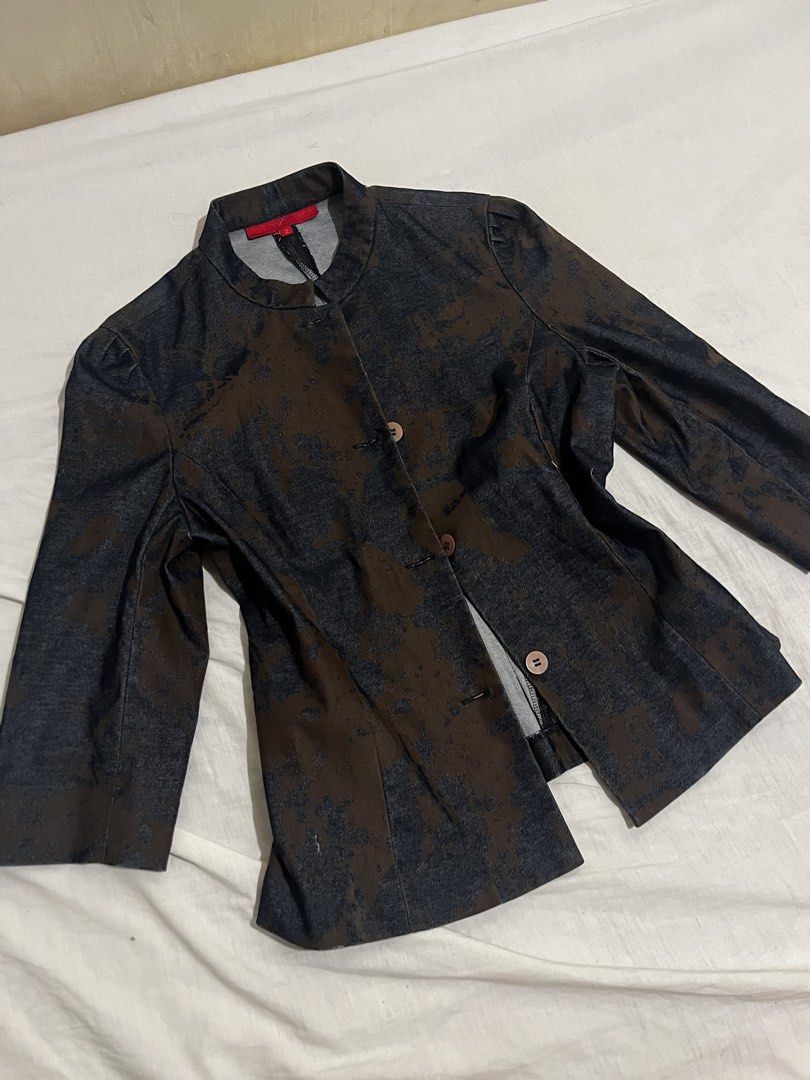 Dark brown grey patterned button-up blazer jacket (Category: Coats, Jackets and Outerwear) located in San Fernando. Submitted by angelhave_wings (Listing ID 1470291020, Image 1). Description: - Dark brown and grey patterned jacket with abstract color blending - Structured shoulders and mandarin collar for a sharp look - Slightly fitted silhouette at the waist - Long sleeves with a three-button front placket - Smooth fabric finish with a branded r