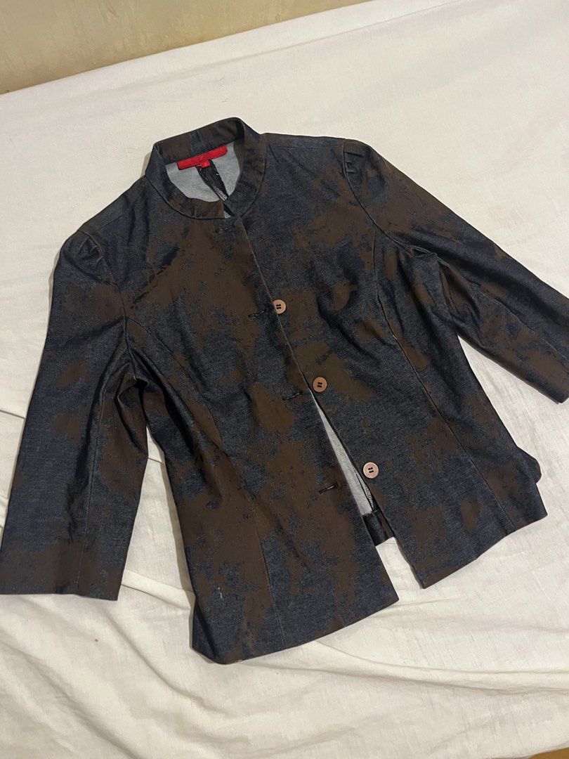 Dark brown grey patterned button-up blazer jacket (Category: Coats, Jackets and Outerwear) located in San Fernando. Submitted by angelhave_wings (Listing ID 1470291020, Image 2). Description: - Dark brown and grey patterned jacket with abstract color blending - Structured shoulders and mandarin collar for a sharp look - Slightly fitted silhouette at the waist - Long sleeves with a three-button front placket - Smooth fabric finish with a branded r