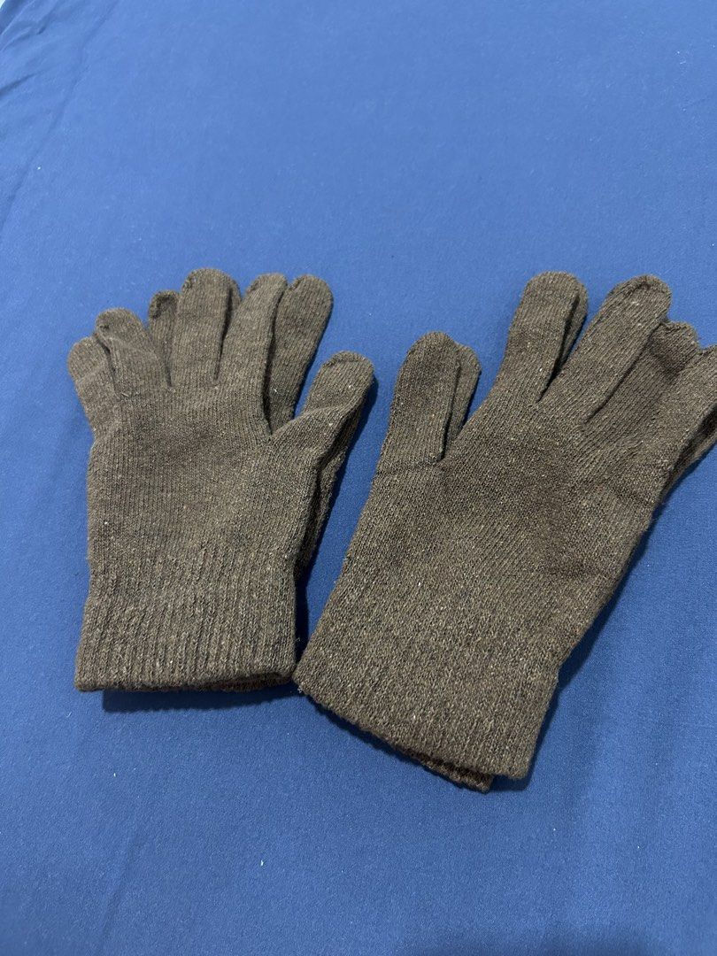 Dark brown knit winter gloves (Category: Gloves) located in Makati City. Submitted by aizy_sell (Listing ID 1470266407, Image 1). Description: - Color: Dark brown - Material: Soft woven knit texture - Features: Ribbed cuffs to keep out the cold - Fit: Flexible and comfortable - Style: Simple everyday winter wear Used once..