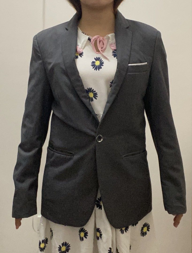 Dark Grey Single Button Blazer Jacket (Category: Coats, Jackets and Outerwear) located in Pasig City. Submitted by crybbeee (Listing ID 1470279576, Image 1). Description: - Brand: Chorbmark - Size: on tag Small, Large on me - Color: Dark Grey - Closure: Single front button - Pockets: Front welt pockets and chest pocket square detail - Cuffs: Four decorative buttons - Lining: Fully lined interior with Shoulder pads - Condition: Excellent, ready to