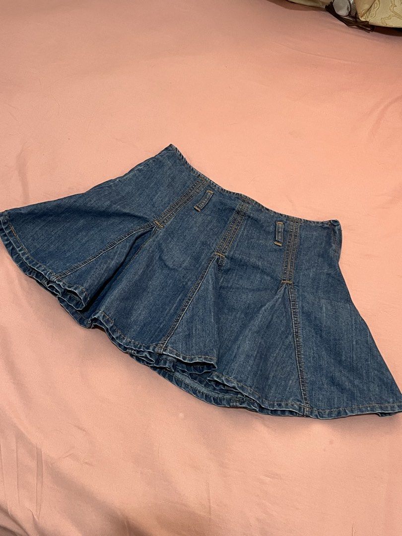 Dark Wash Pleated Denim Mini Skirt (Category: Skirts) located in Pasig City. Submitted by kirstenswardrobe (Listing ID 1470238865, Image 1). Description: ♡ Trusted and honest seller! ♡ 100% legit items ♡ Will send actual photos upon request ♡ No hidden flaws; condition will be disclosed honestly ♡ Please buy responsibly. Thank you! 🤍.